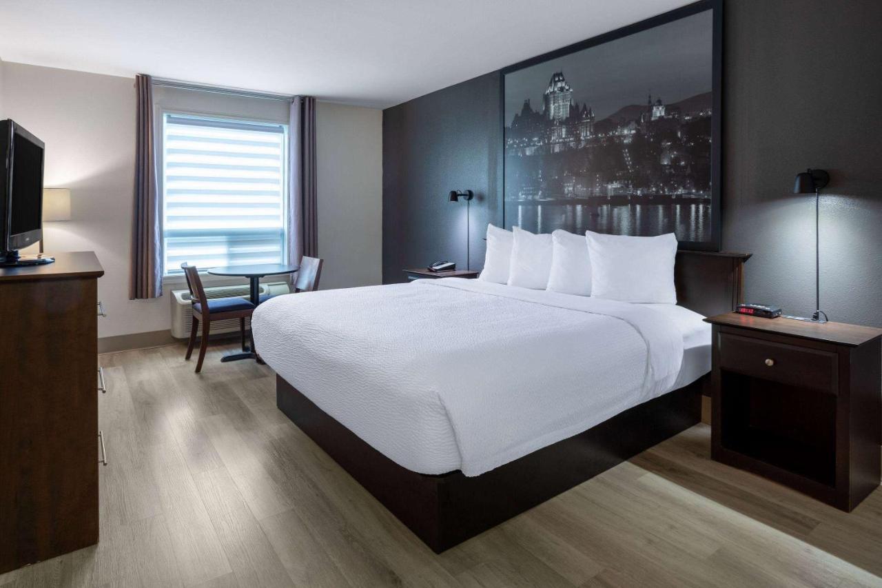 Super 8 By Wyndham Quebec City Exterior photo