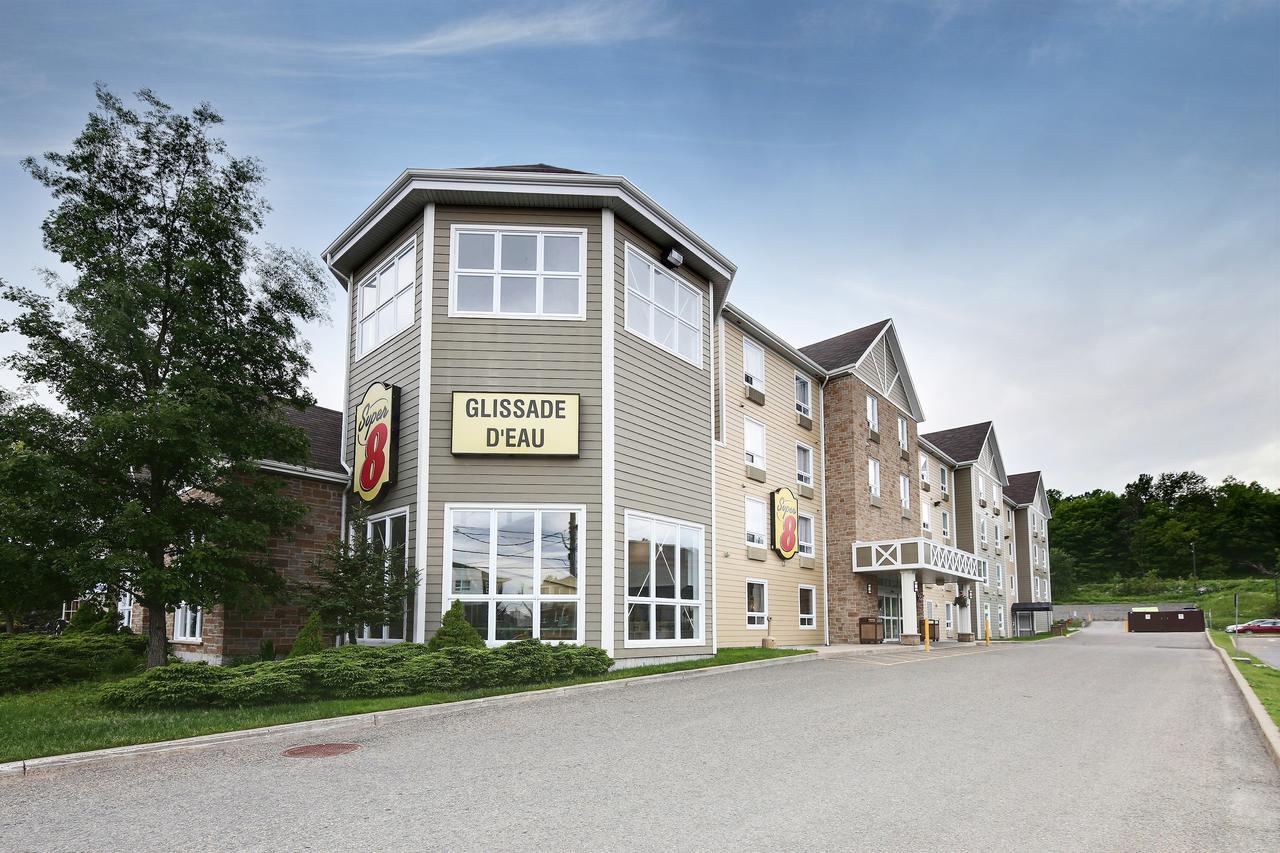 Super 8 By Wyndham Quebec City Exterior photo